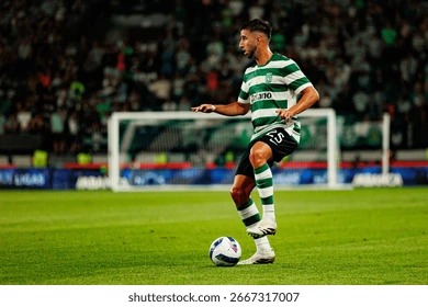 洛杉矶湖人以东契奇38分、11篮板5助攻领跑，太阳迪龙·布鲁克斯33分、吉莱斯皮28分助队反超，双方激烈对决。